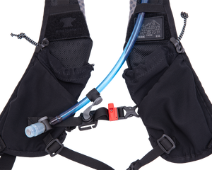 Zerk 13 w/2L Bladder
hydration pack with a blue tube on a white background