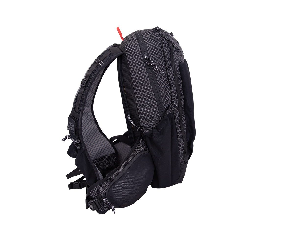 Zerk 13 Backpack w/2L Bladder
 hydration backpack on a white background